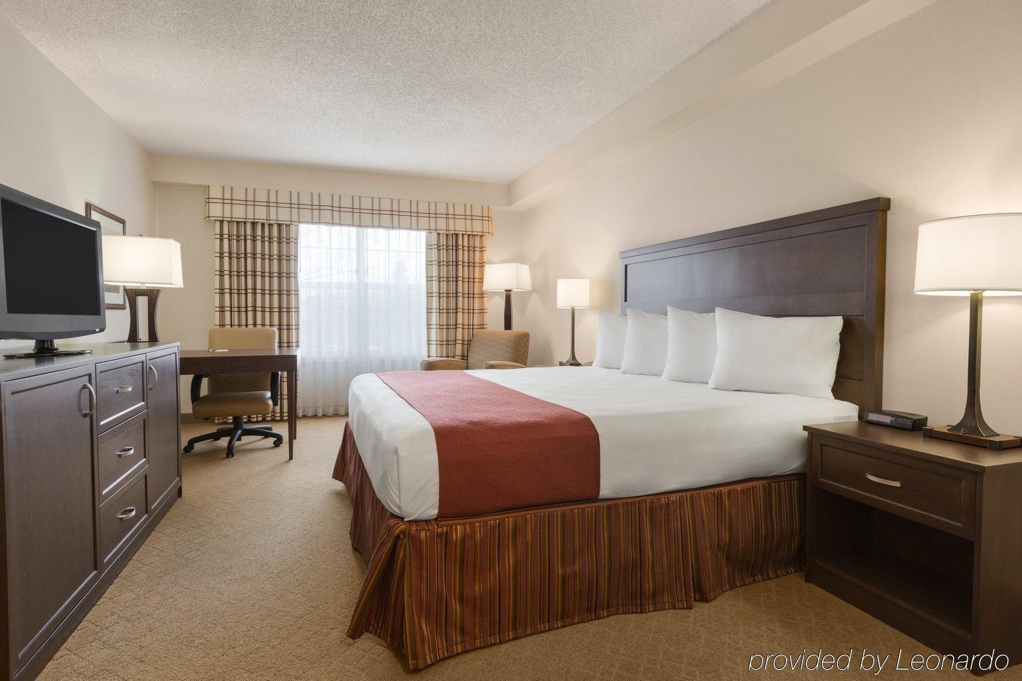 Country & By Radisson, Calgary-northeast Hotel