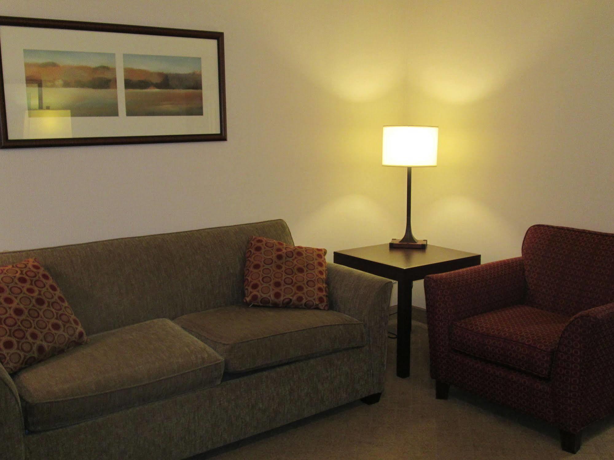 Country & By Radisson, Calgary-northeast Hotel