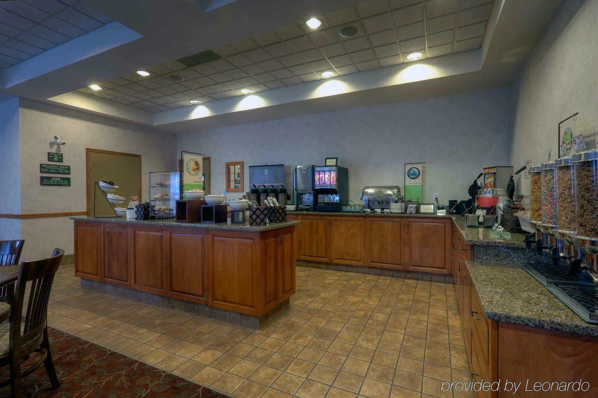 Country & By Radisson, Calgary-northeast